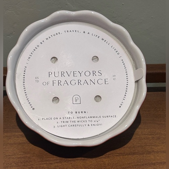 PURVEYORS OF FRAGRANCE Large Round 4 Wick Scented Candle In Ceramic Floral Base - Picture 2 of 7